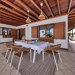 Casa Guayre-Private Pool, Barbecue, Air-Con