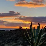 Casa Leonida Ocean Volcano House