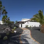 Sensational Playa Blanca Villa 3 Bedrooms Villa Myoga Spacious Sun Terrace Outdoor Pool And Bbq Montana Roja