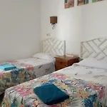 Las Mimosas. Bajo Con Wifi. Piscinas Comunitarias