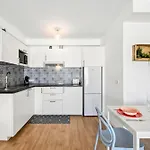 Flower Beach Suite 16