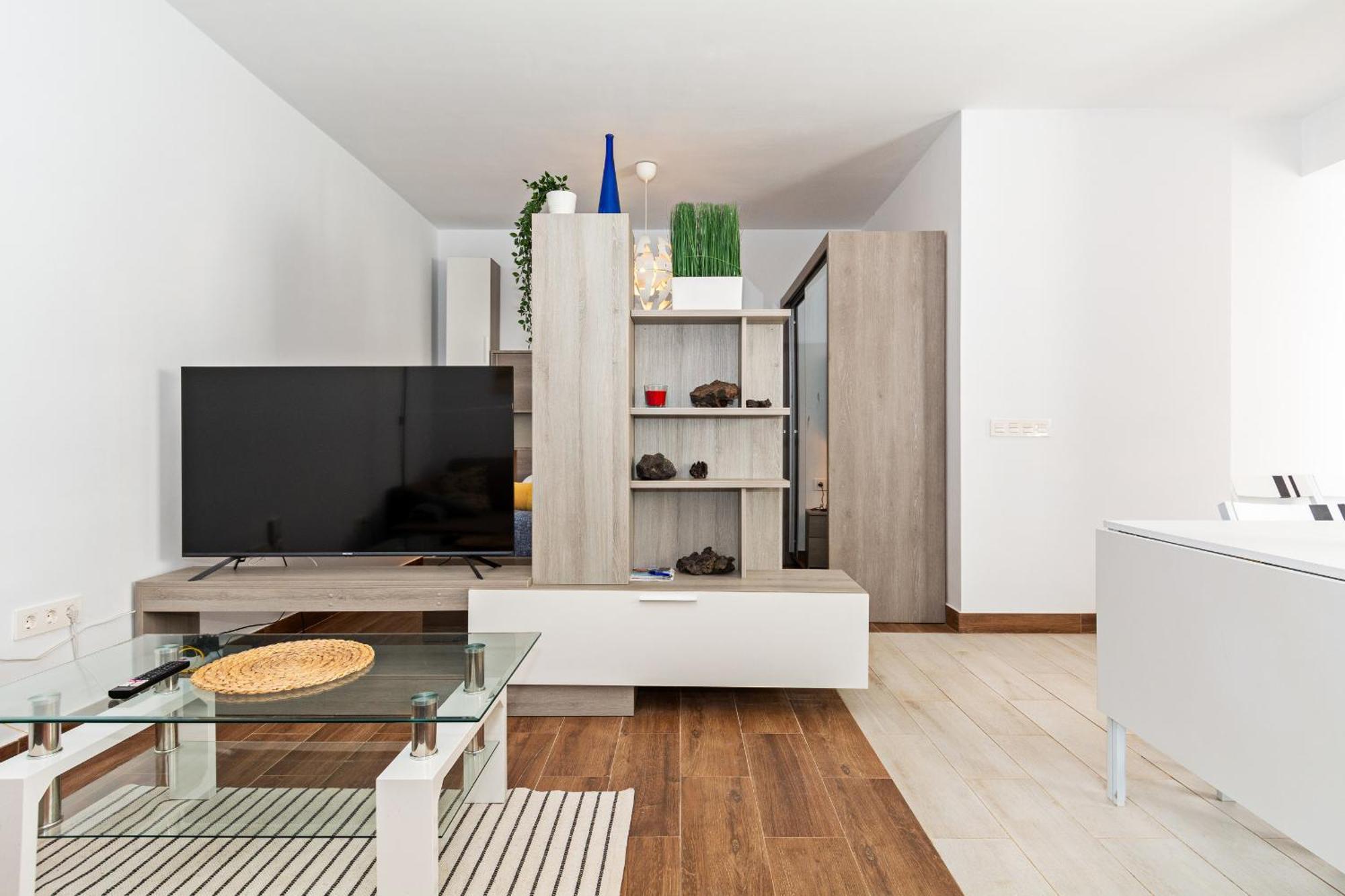Modern House - Renovated & Cozy *