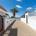 2Br Terrace Home - 10 Min Walk To The Beach